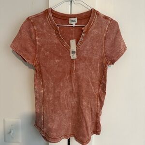 BKE Women's Short Sleeve Rust Tee